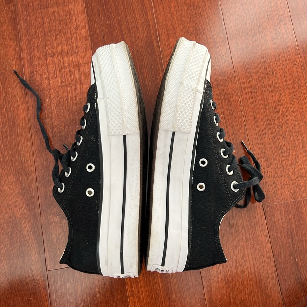 Converse women’s size 6.5